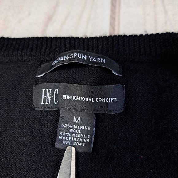 INC International Concepts V-Neck Sweater in Black and Gray Argyle Merino Wool - Picture 5 of 9